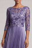 Vestido largo de madre de la novia con cuello de bateau en línea A morado y bordado largo de la novia