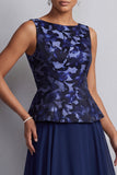 Vestido largo de madre de la novia con escote bateau azul marino con escote en línea A