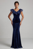 Vestido largo de madre de la novia de terciopelo azul oscuro con escote en V y volantes