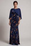 Vestido formal largo de bateau, escote de terciopelo azul oscuro, arrugado y capa de gasa