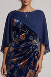 Vestido formal largo de bateau, escote de terciopelo azul oscuro, arrugado y capa de gasa
