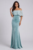 Vestido formal largo de terciopelo azul claro con hombros y aplique de encaje