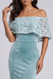 Vestido formal largo de terciopelo azul claro con hombros y aplique de encaje