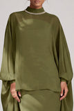 Vestido largo de chiffon de gasa de escote alto con funda oliva y pedrería