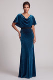 Vestido largo de madre de la novia azul pavo real con cuello de capucha y terciopelo largo