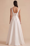 Vestido de novia blanco de escote en V y satén fruncido