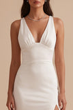 Vestido largo de satén blanco con escote en V y abertura
