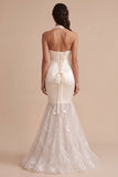 Vestido de novia largo blanco de satén corte sirena con bordado