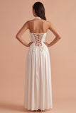 Vestido largo de satén blanco con escote halter