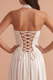 Vestido largo de satén blanco con escote halter
