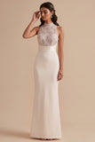 Vestido de novia largo blanco de lentejuelas corte sirena con cuello alto