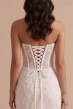Vestido de novia blanco corte sirena sin tirantes con corsé y bordados