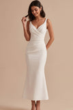 Vestido de novia midi blanco de satén corte sirena con diseño fruncido