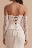 Vestido de novia largo blanco de satén corte sirena con corsé de tirantes altos y encaje