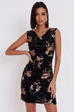 Vestido de cóctel corto de terciopelo negro con escote fruncido