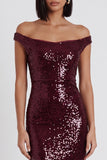 Vestido de cóctel midi burdeos de corte recto con lentejuelas brillantes