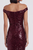 Vestido de cóctel midi burdeos de corte recto con lentejuelas brillantes