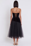 Vestido de cóctel midi de terciopelo negro con escote palabra de honor y detalles de tul
