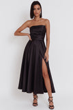 Vestido de cóctel negro sin tirantes con corte en A fruncido y abertura