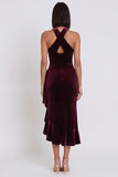 Vestido de cóctel midi de terciopelo corte sirena con bajo asimétrico hombro descubierto y fruncido