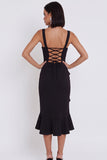 Vestido midi de cóctel de corte sirena con escote cuadrado y bajo asimétrico con volantes