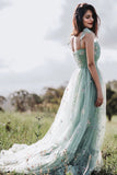 Vestido de fiesta largo fruncido con tirantes finos de tul verde con tirantes finos y bordados