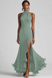 Vestido formal largo sirena con volantes negros con cuello halter y abertura