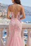 Vestido de baile rosa de tul con escote en V y sirena con aplicaciones