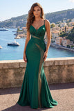 Vestido de baile de satén sirena de tirantes finos verde oscuro