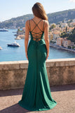 Vestido de baile de satén sirena de tirantes finos verde oscuro