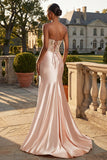 Vestido largo de graduación con corsé de sirena champán sin tirantes y abertura