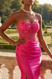 Vestido largo de baile de graduación con corsé floral de sirena con cuentas fucsia y abertura