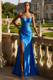 Vestido largo de graduación con corsé de cuentas y sirena azul real
