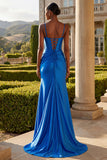Vestido largo de graduación con corsé de cuentas y sirena azul real