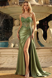 Vestido largo de graduación largo con corsé de cuentas verde pasto sirena