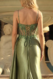 Vestido largo de graduación largo con corsé de cuentas verde pasto sirena