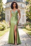 Vestido de baile de sirena con plique verde y abertura