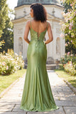 Vestido de baile de sirena con plique verde y abertura