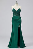 Vestido de graduación de sirena con pliquados verde oscuro y abertura