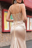 Vestido de baile de fin de curso con corsé con cuentas de champán