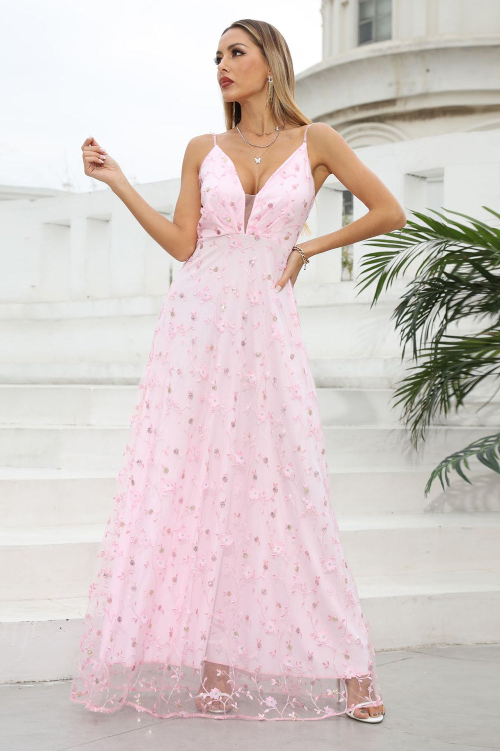 Vestido de fiesta de tirantes finos rosas con flores