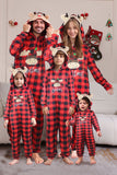 Pijamas familiares a juego con cuadros estampados de ciervo rojo