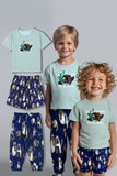 Pijamas familiares a juego con estampado de animales verde claro