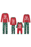 Conjunto de pijamas a juego con estampado navideño rojo y verde