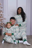 Pijamas familiares a juego con estampado de árbol de Navidad blanco