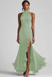 Vestido formal largo sirena con volantes negros con cuello halter y abertura
