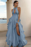 Vestido formal largo blanco con volantes halter de línea A con abertura alta