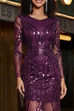Vestido de graduación morado con escote en V y funda de lentejuelas y manga larga