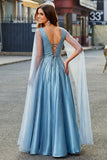 Vestido de graduación azul brillante de cuello en V con mangas tipo capa