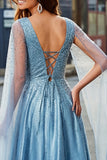 Vestido de graduación azul brillante de cuello en V con mangas tipo capa